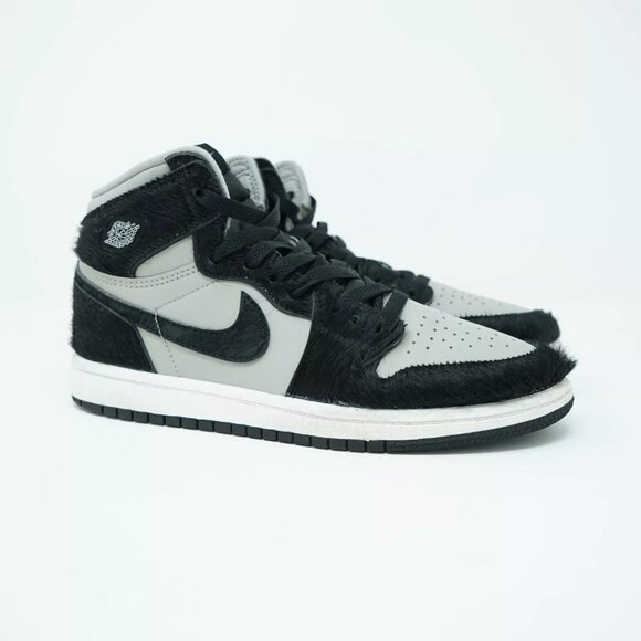 Air Jordan 1 Retro High OG Youth Sneakers - Picture 1 of 12